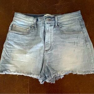 PINK women denim shorts
Size 10
